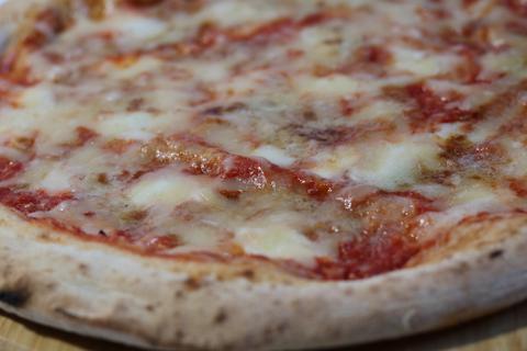 Neapolitan Four Cheese Pizza Shipped From Italy - Pizza Bien